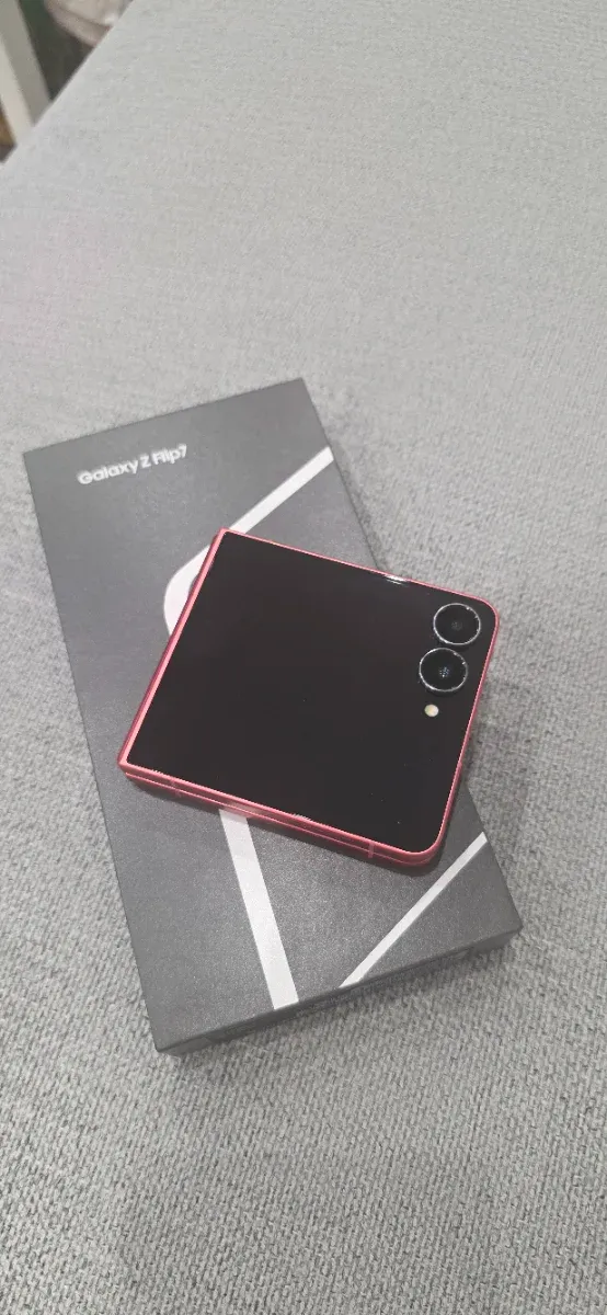 Samsung Galaxy Z Flip7 Rojo afbeelding 6