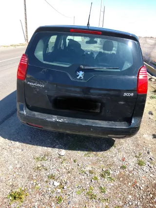 Peugeot 5008 2011