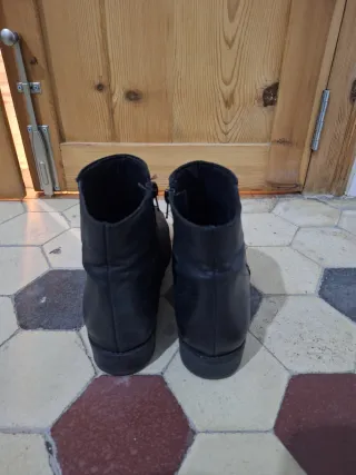 Botines negros con tachuelas