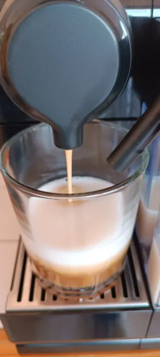 Cafetera Nespresso DeLonghi Latissima