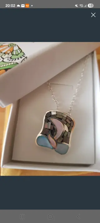 Colgante y cadena de nácar