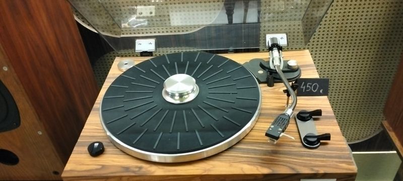 Tocadiscos Akai restaurado por artista afbeelding 5