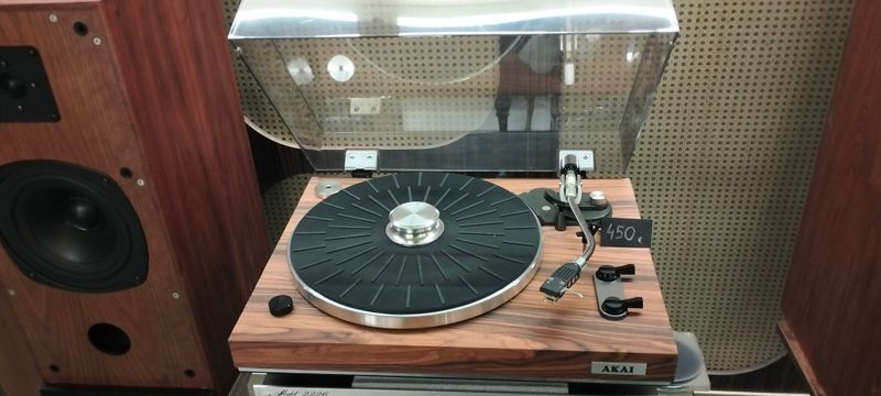 Tocadiscos Akai restaurado por artista afbeelding 4
