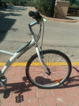 Bicicleta B'Twin Blanca