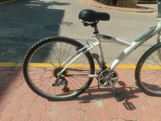 Bicicleta B'Twin Blanca