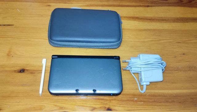 Nintendo 3DS XL Gris + Funda y Juegos 3ds y DS