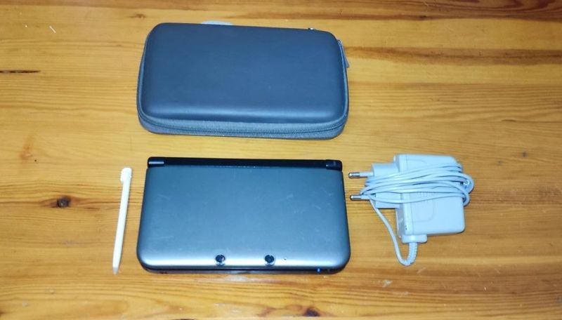 Nintendo 3DS XL Gris + Funda y Juegos 3ds y DS