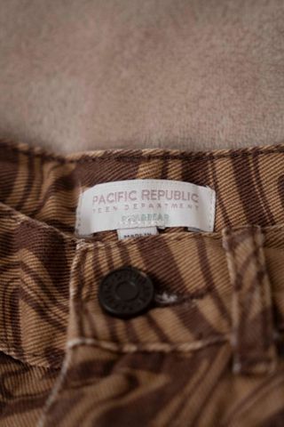 Pantalones marrones con estampado