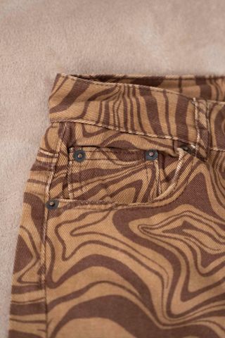 Pantalones marrones con estampado