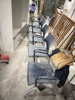 Sillas de recepción metálicas y plásticas