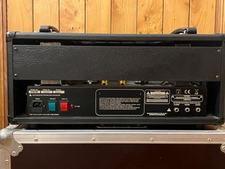 Cabezal Bajo Ashdown CTM100 + Flight Case