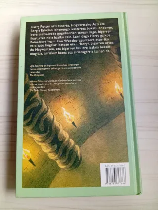 Harry Potter eta sekretuen ganbera (Basque Edit...