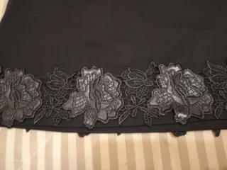 Falda negra con floresde Elogy, talla S