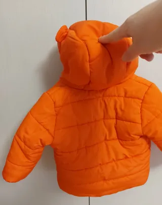 Giacca invernale arancione con cappuccio