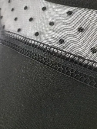 Maglia nera con tulle a pois