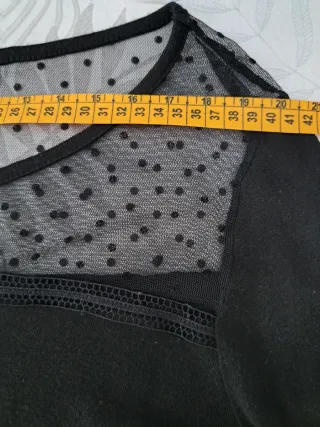 Maglia nera con tulle a pois
