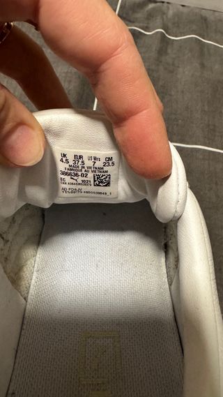 Zapatillas Puma Blancas y Amarillas