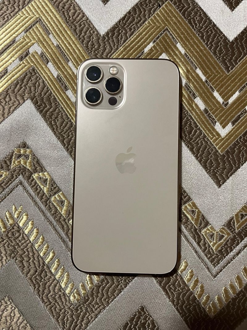 iPhone 12 Pro Dorado