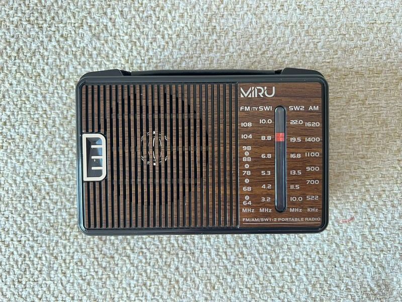 Radio Portátil MIRU FM/AM/SW1/SW2 - Estilo Retro afbeelding 2