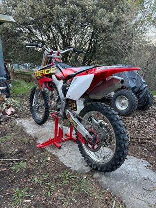 Honda CRF250R Motocross Roja y Blanca