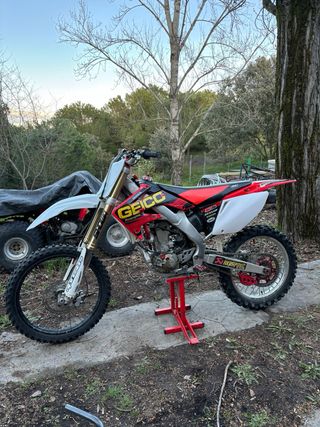 Honda CRF250R Motocross Roja y Blanca