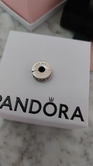 Lote 2 Charm y Clip Pandora Plata con circonitas.