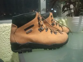 Botas de montaña para senderismo DRY LINE