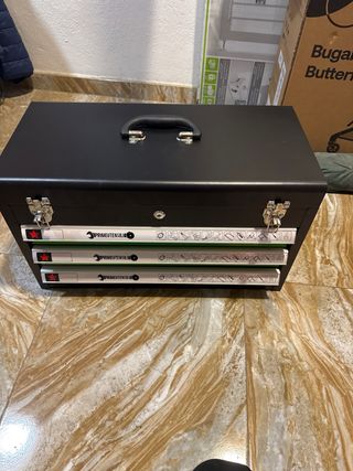 Caja de herramientas metálica