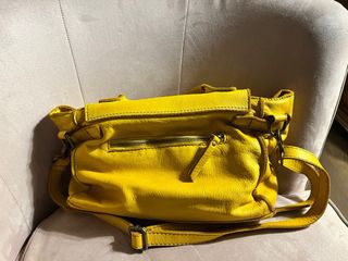 Borsa vera pelle gialla con ape