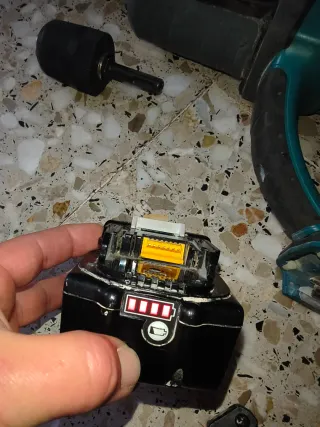 Taladro Percutor Makita  + Cargador + Batería