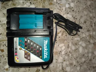 Taladro Percutor Makita  + Cargador + Batería