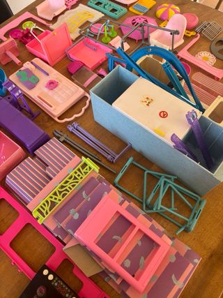 Lote Piezas de Mobiliario Barbie y Sindy