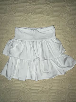 Falda blanca volantes