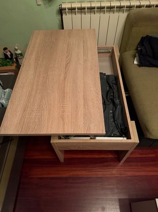 Mesa de comedor de madera