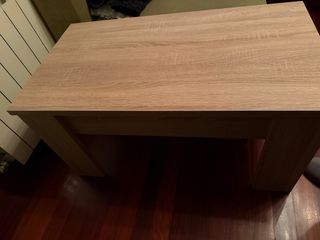 Mesa de comedor de madera
