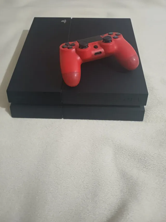 Consola PlayStation 4 + Mando Rojo