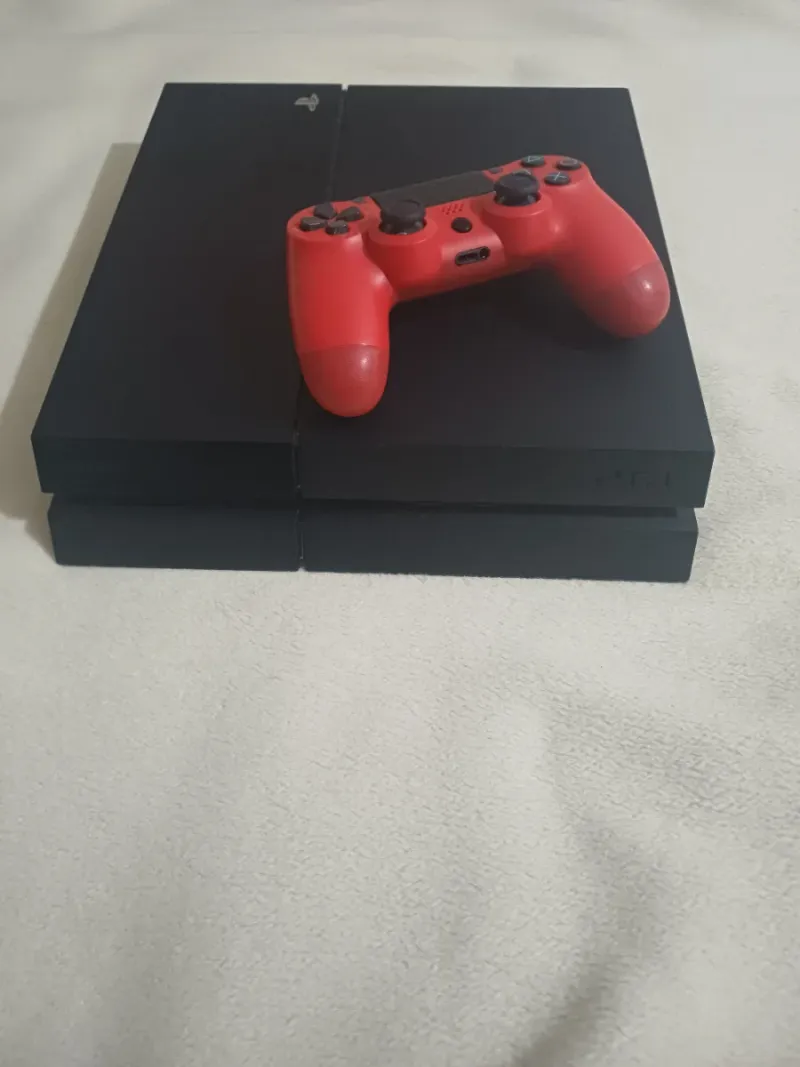 Consola PlayStation 4 + Mando Rojo