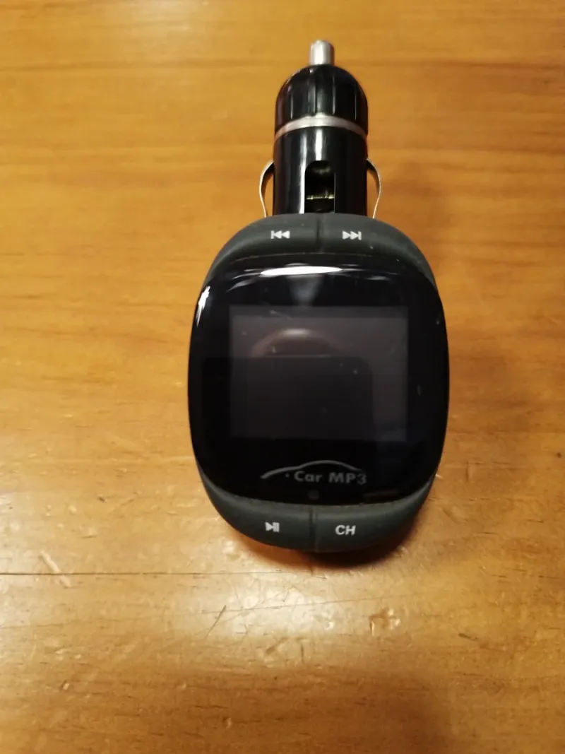 Reproductor MP3 y Transmisor FM USB