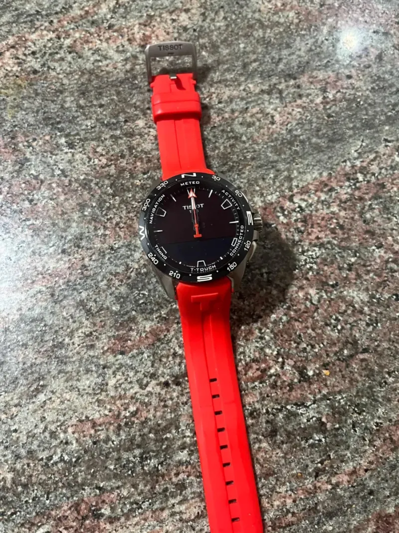 Reloj Tissot T-Touch Connect Solar Rojo