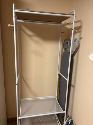 Armario ligero metal, madera y plástico