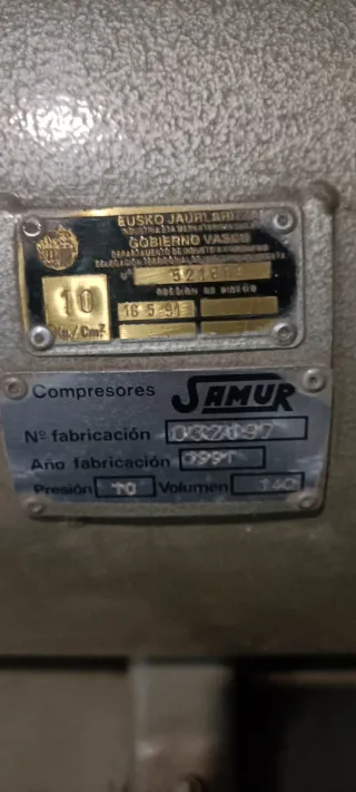 COMPRESOR DE DOBLE PISTON CON ARMARIO MONOFÁSICO