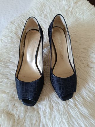 Zapatos tacón Gloria Ortiz negros peep toe