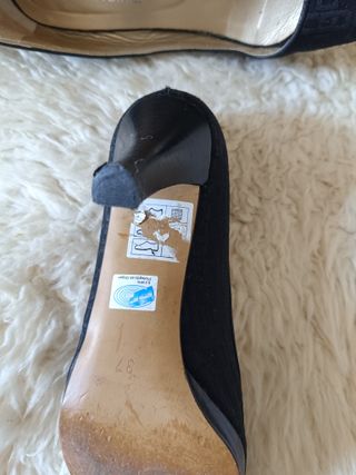 Zapatos tacón Gloria Ortiz negros peep toe