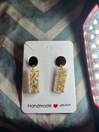 Pendientes artesanales resina oro y plata