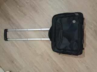 Maletín negro con ruedas