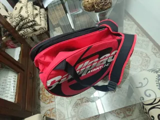 Pala de pádel NOX y paletero