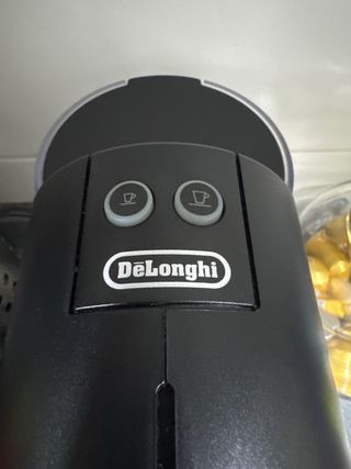 Cafetera Nespresso DeLonghi Pixie Negra y Plateada