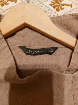 Blusa Zara Beige Cuello Alto Botones