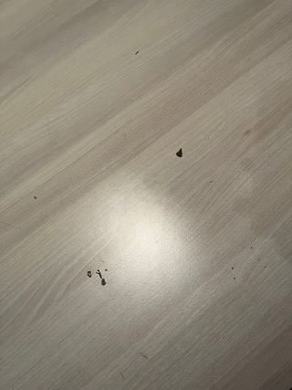 Mesa de comedor de madera y sillas