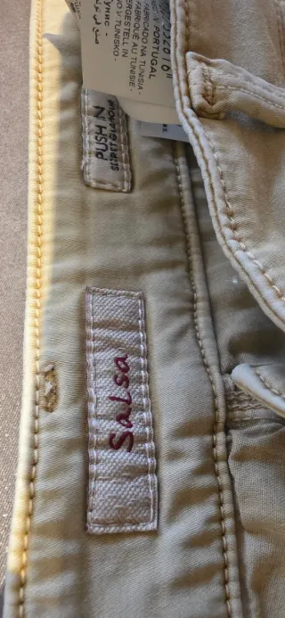 Pantalón  beige con bolsillos